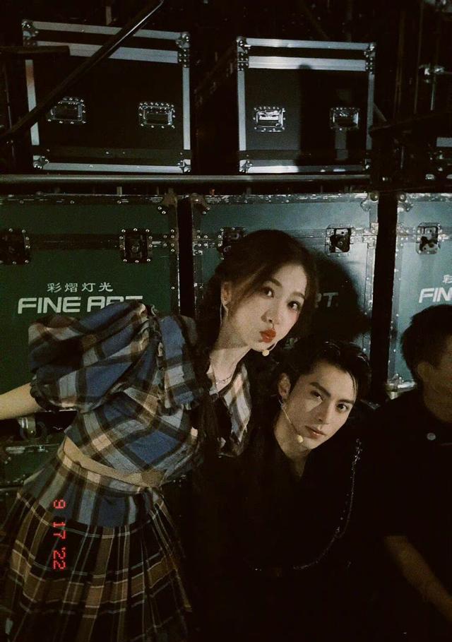 电影|棣欣引力yyds!虞书欣王鹤棣综艺互动好甜,小眼神小动作拿捏到位