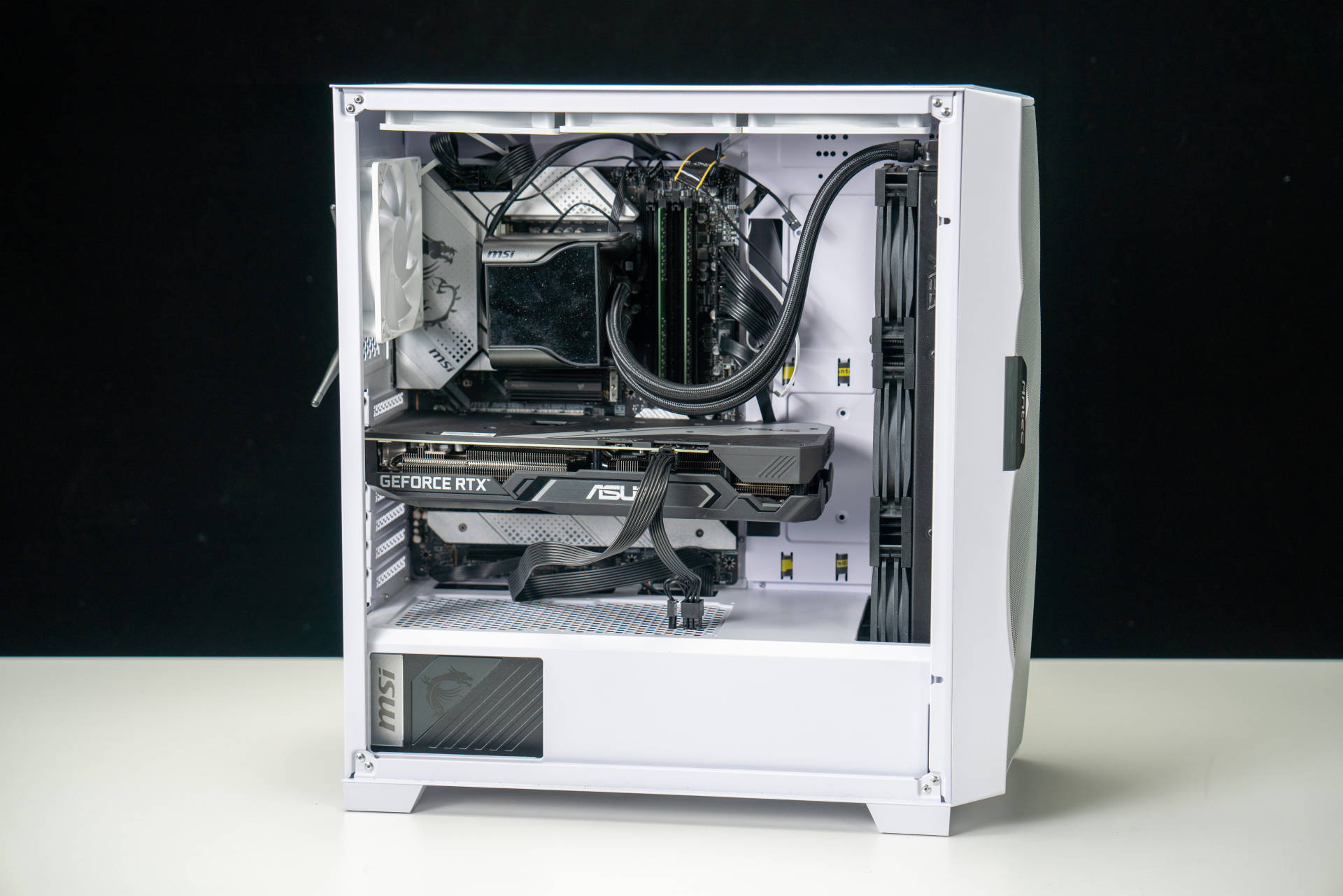 三星Galaxy Z Fold 4|比甜品高亿点 | 华硕 RTX3060Ti 巨齿鲨 游戏&生产力测试