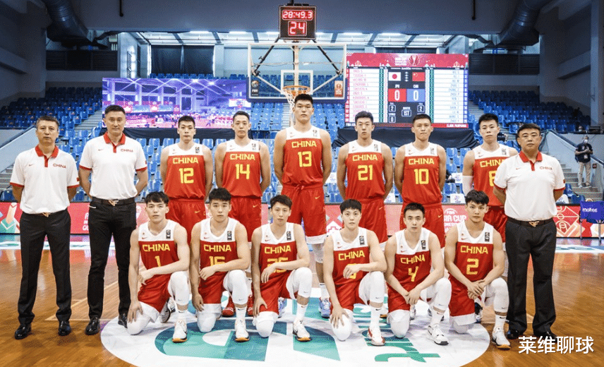 广东男篮|男篮再添大敌！43分灭广东的超巨+28分天才空降，双星狙击中国队