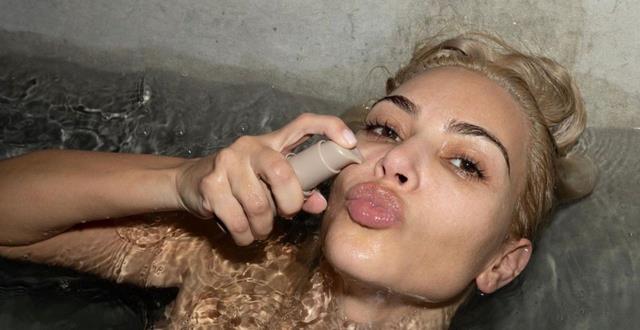 金·卡戴珊|42岁金卡戴珊素颜出镜,精致五官无皱纹!皮肤如少女,太会保养