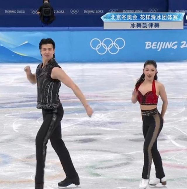 冰壶|中国冬奥军团的颜值藏不住！谷爱凌领衔颜霸天团，冰壶队人均男模