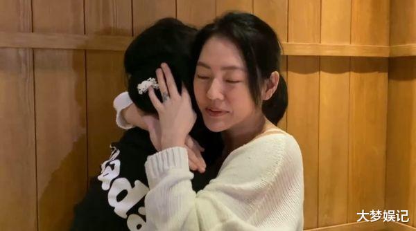 小S|遭媒体瞎指“小S出轨对象”！拥抱照被翻出，本尊：我要笑疯了