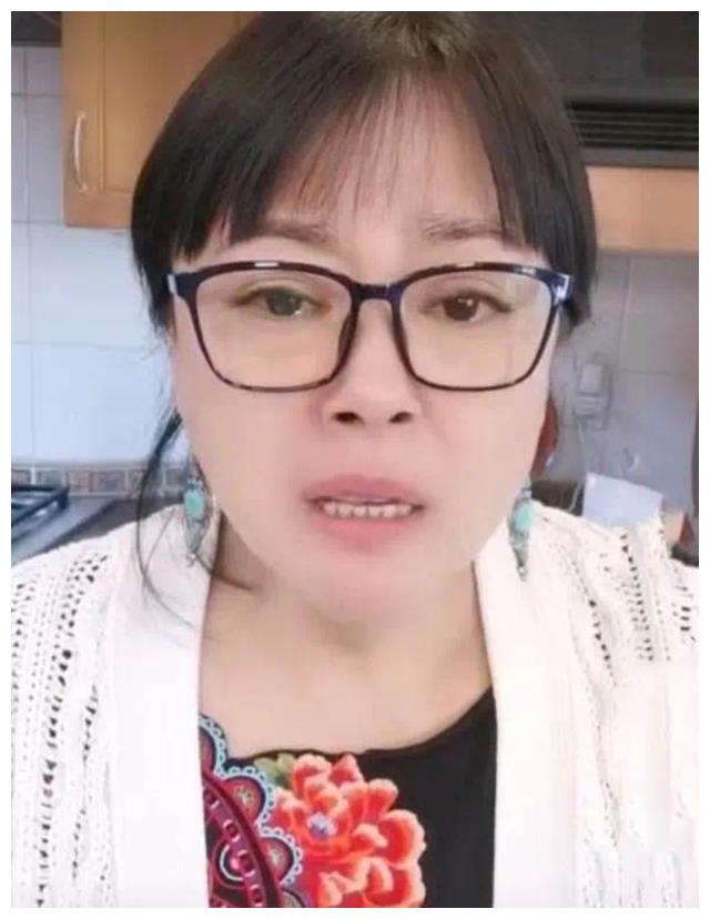 李菁菁|演员李菁菁:三婚三离,50岁下嫁小22岁圈外男友后,怎样了