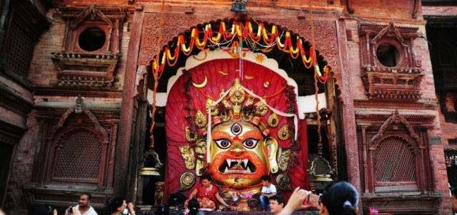 尼泊尔库玛丽女神：4岁上位被供奉，流血就会被废，退位无人敢娶