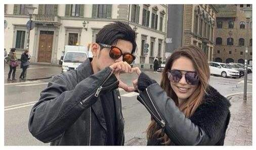 周杰伦|昆凌晒照为周杰伦庆生，身穿情侣装超甜蜜，两个孩子近照可爱