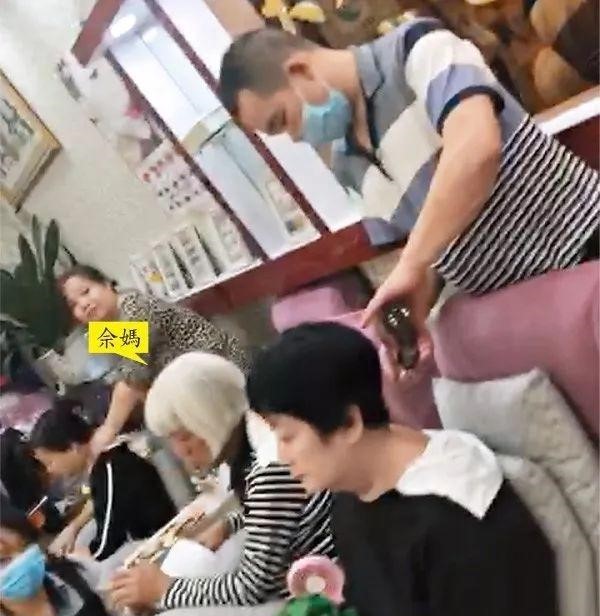 bmi 余诗曼回港照顾72岁老母亲，帅哥贴心陪伴左右，46岁终遇爱郎？