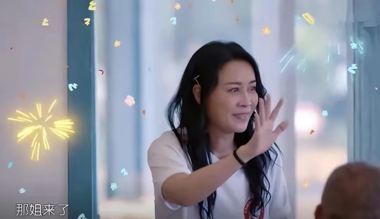 那英|那英富豪老公被曝出轨!与短发美女现身酒店,搂肩挽手举止好亲密