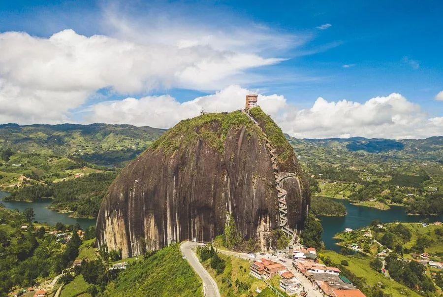 彩虹|“回趟家要爬半天”,建立在巨石上的房子,富豪卖掉后大变样