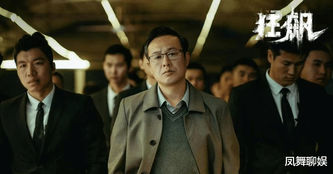 张颂文|46岁张颂文回家过节遭围堵！年轻女粉尖叫求签名