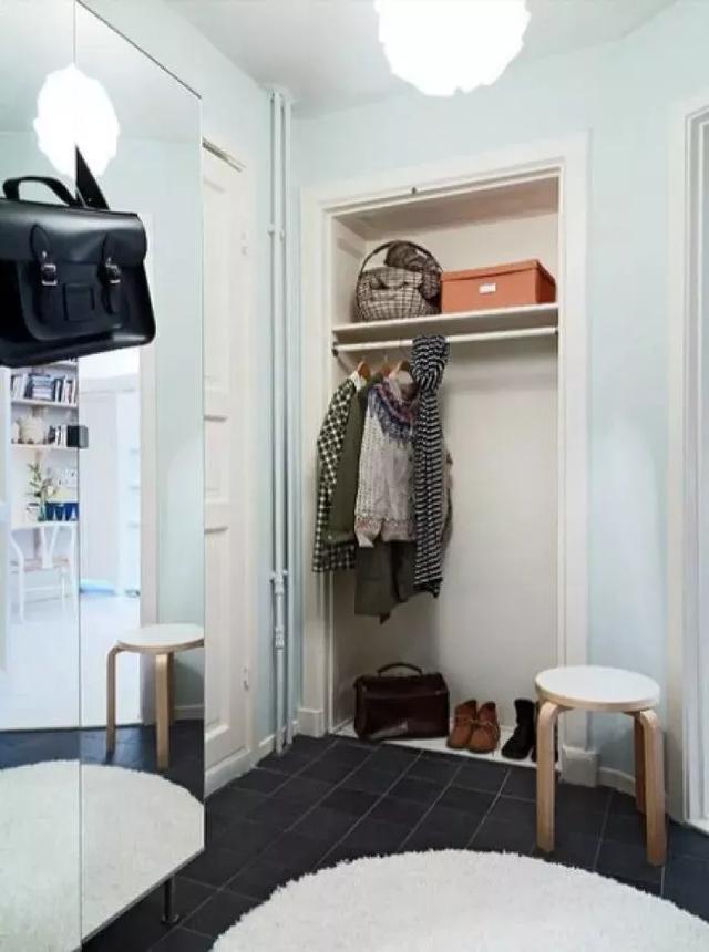 老婆把门后做成了秘密空间,瞬间引起了朋友圈的夸赞