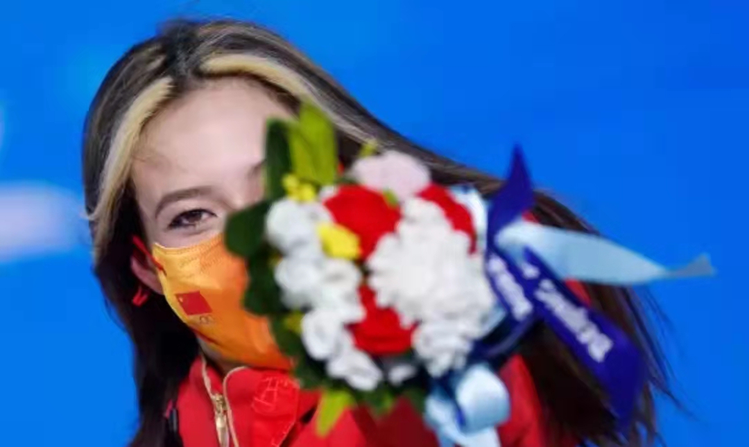 卡米拉|谷爱凌唱国歌！披国旗！公主为中国比赛骄傲！我们为爱凌感到自豪