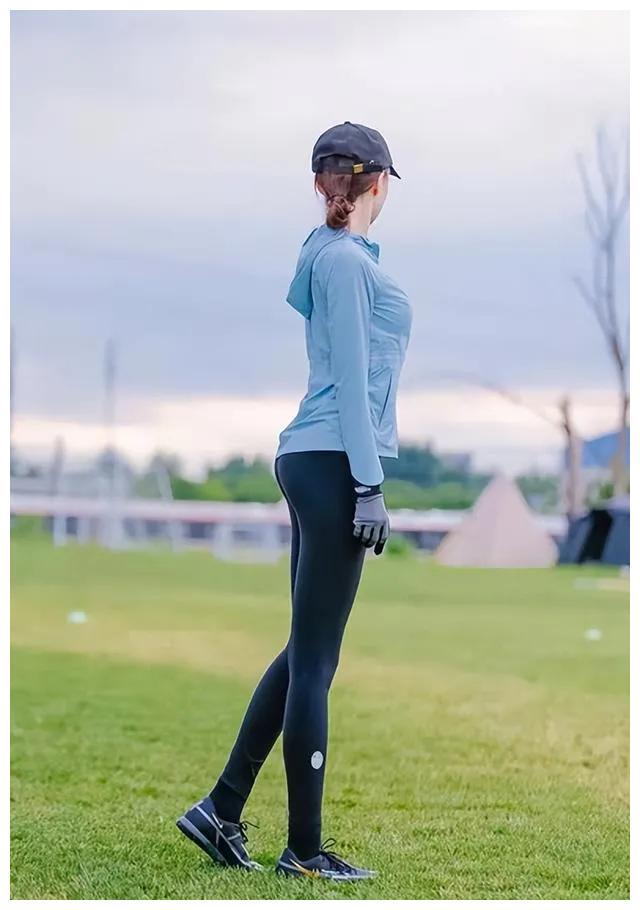 第二个贾浅浅!水均益29岁女儿当央视记者,前凸后翘女人味十足