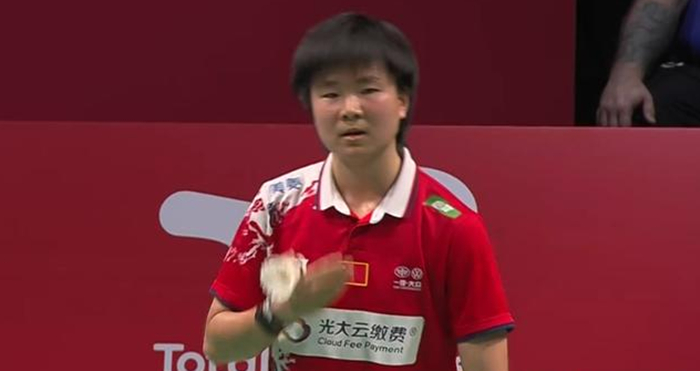 何冰娇|国羽混双3连胜！翁泓阳退赛惹争议，陈雨菲何冰娇2-0横扫对手晋级