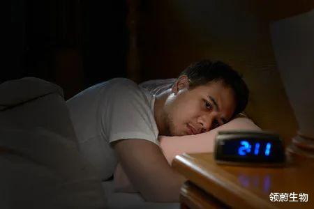 深夜emo不睡危害很大!《科学》:尽快改正,睡觉才能恢复好心情