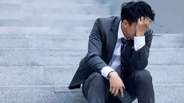 运动员|领导想赶你走，不会直接辞退你，而是用4个套路坑你，多留心眼