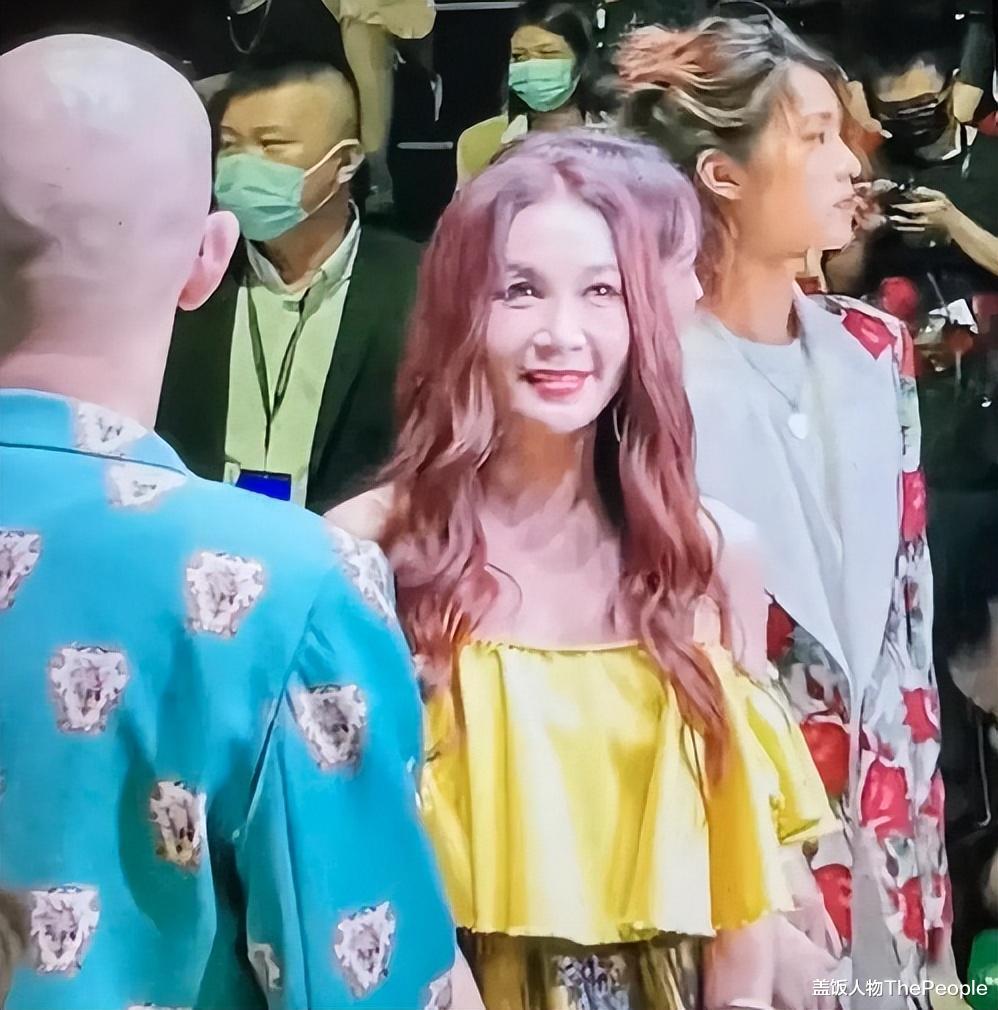 滤镜|不老女神是假的，皱纹横生、干瘪松弛、脸僵肿胀，全靠滤镜和修图