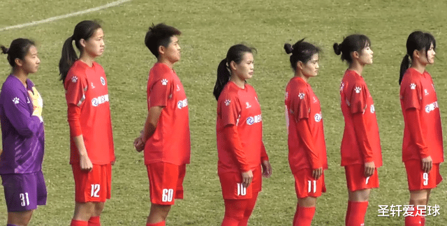 陈婉婷|4-0！陈婉婷创历史，率领四冠王横扫琼中女足，第90分钟还在进球