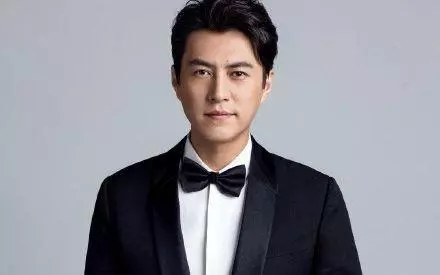 靳东|与富商离婚后嫁给靳东，被视若珍宝，靳东是如何追到女神的！