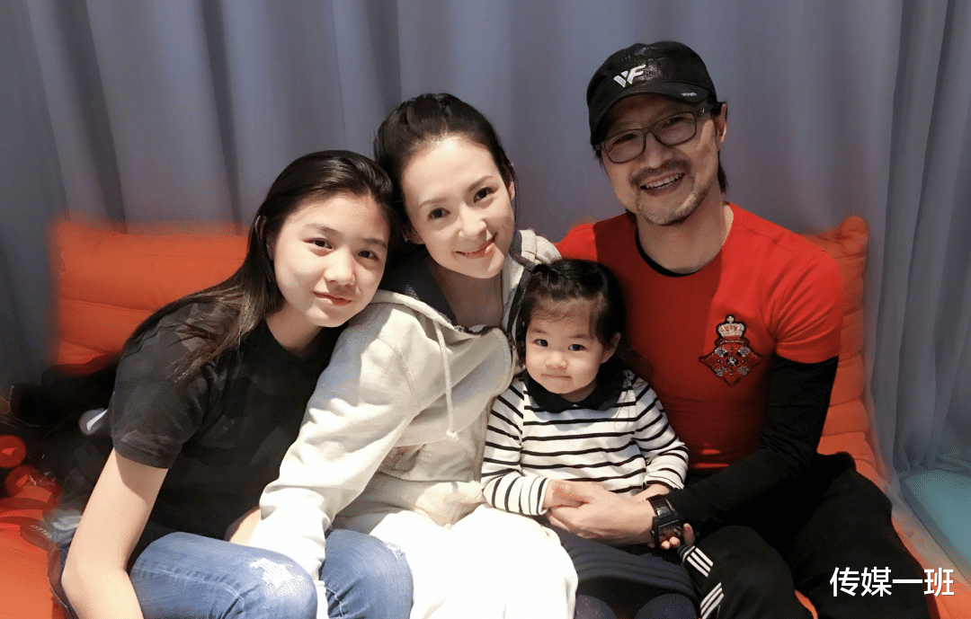 汪峰|汪峰神秘二女儿汪璟怡近照曝光,父女俩逛街买钻戒疑为章子怡庆生