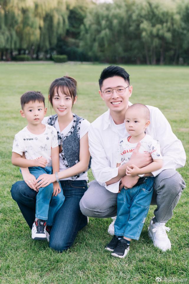 王宝强|不受买超出轨风波影响，张嘉倪独自过圣诞节，获网友祝福！