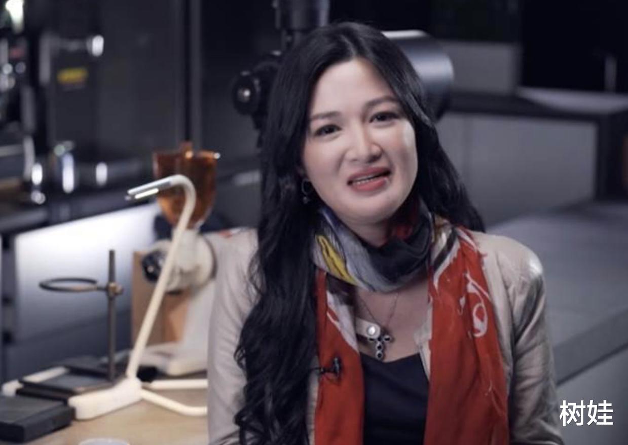 陈少霞|陈少霞罕见参加内地综艺,与《鹿鼎记》演员重聚,嫁富商后成阔太