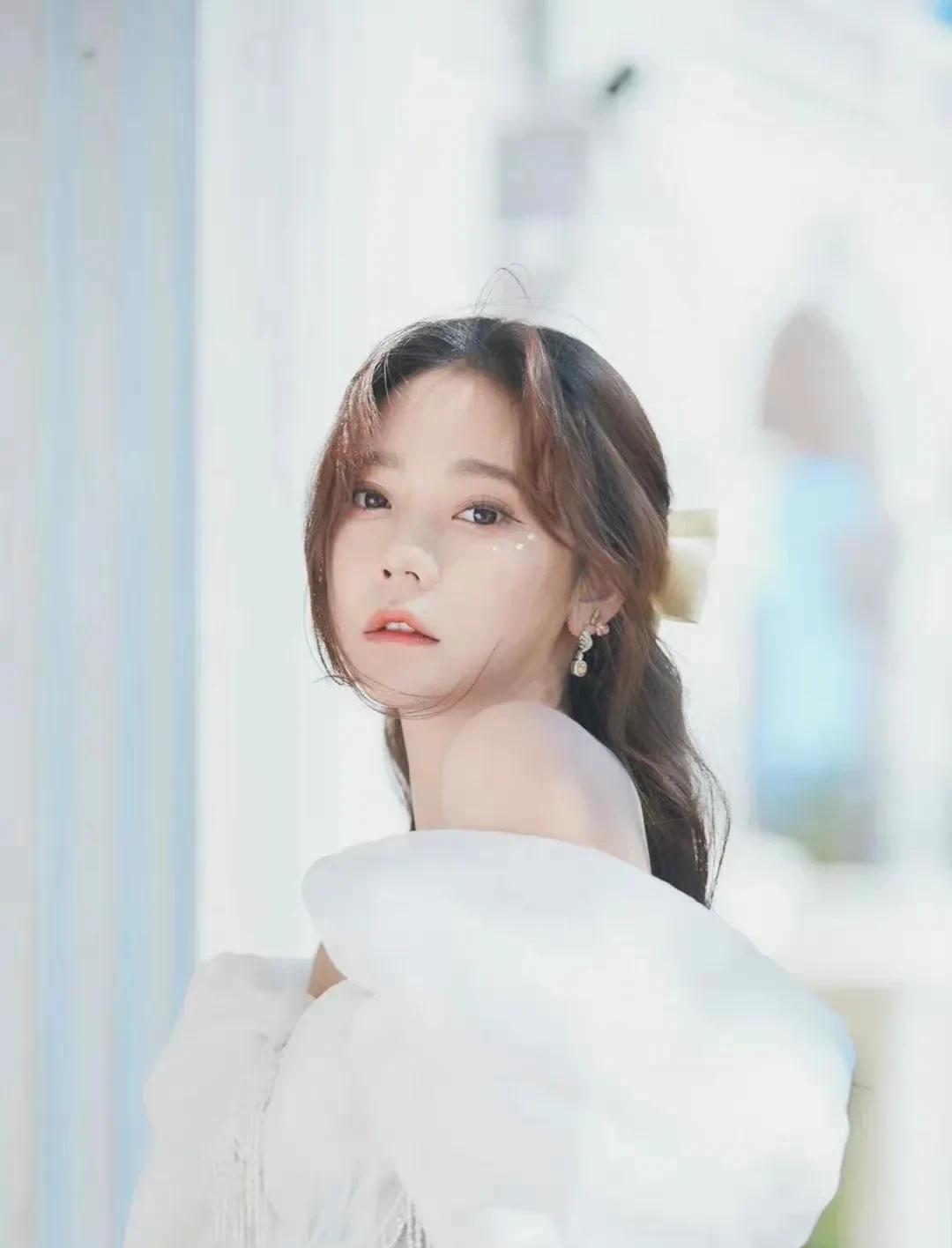 紫宁|张紫宁,俏丽唯美的美女歌手,灵动清甜的长相,太迷人啦