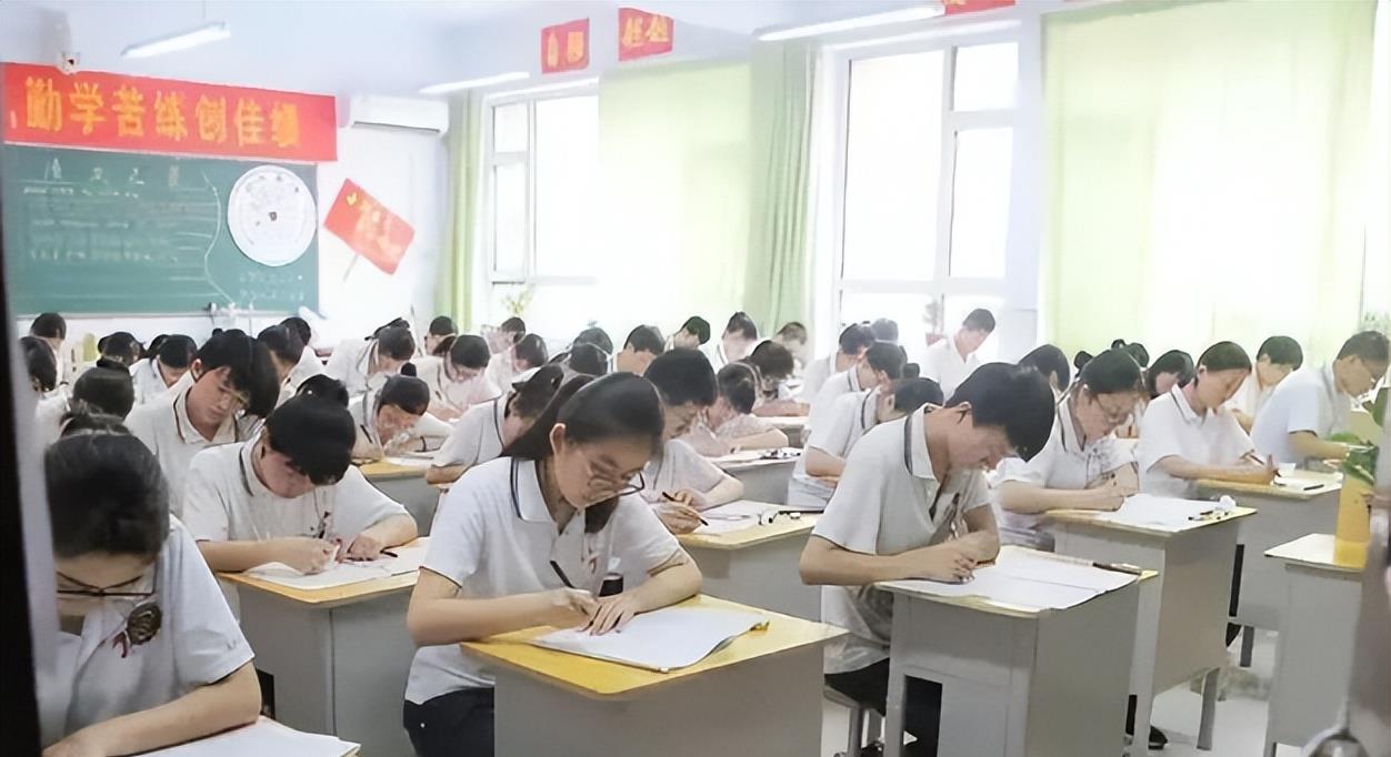 中考|“普高都上不了，就该去技校”，某家长的话引众怒，你是有多不懂