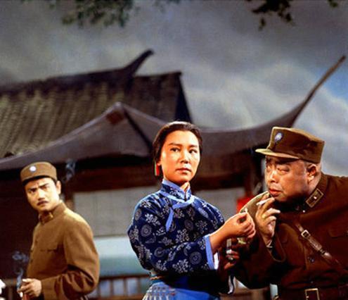 样板戏|耿其昌和李维康夫妇在春晚舞台上唱样板戏，殊不知因此引发争论