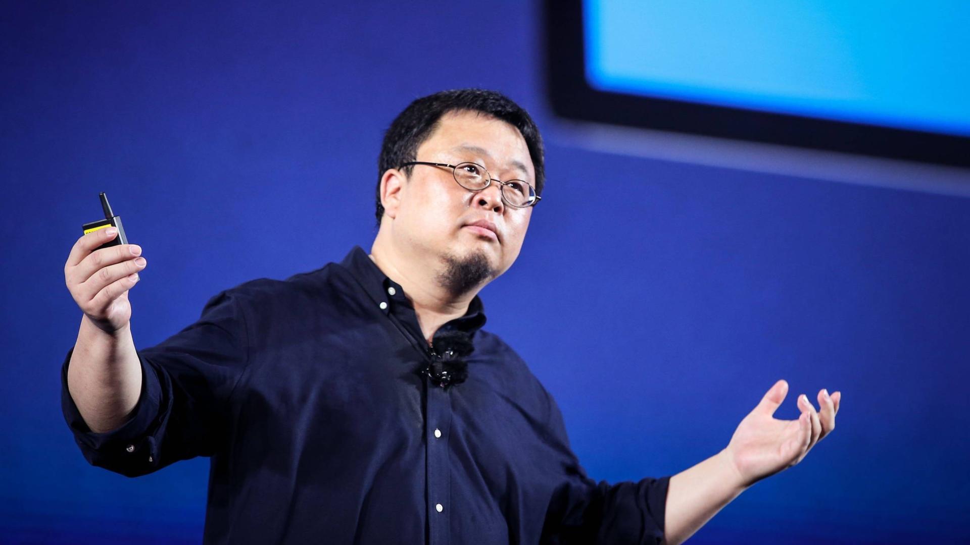 罗永浩|换条道路收购苹果？罗永浩即将回归科技行业，但公司不再叫锤子