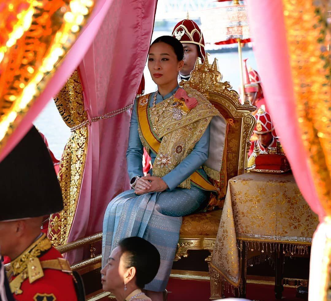 中国驻泰大使馆韩志强大使为帕差公主签字祝福