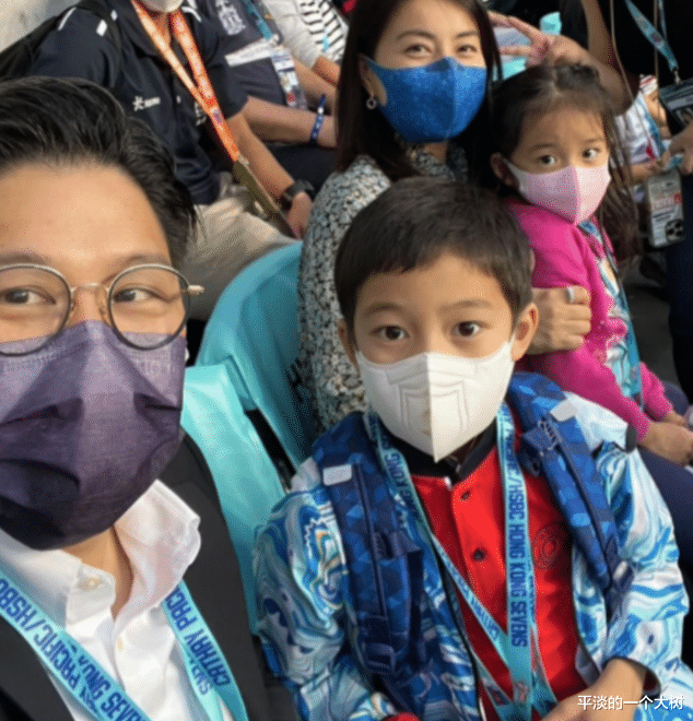 霍启刚|霍启刚晒出照片，孩子乖巧可爱，一家人很幸福