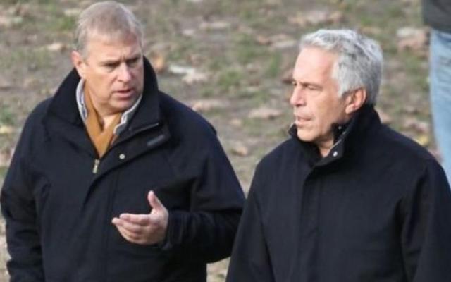 菲利普亲王|英女王最宠爱的孩子:高大英俊像菲利普,照片被女王放钱包随身带