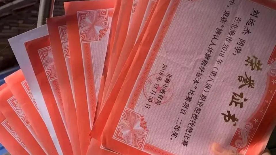 求职|2年中专3年大专的同学不用排队了：职校生的求职刺痛了多少人