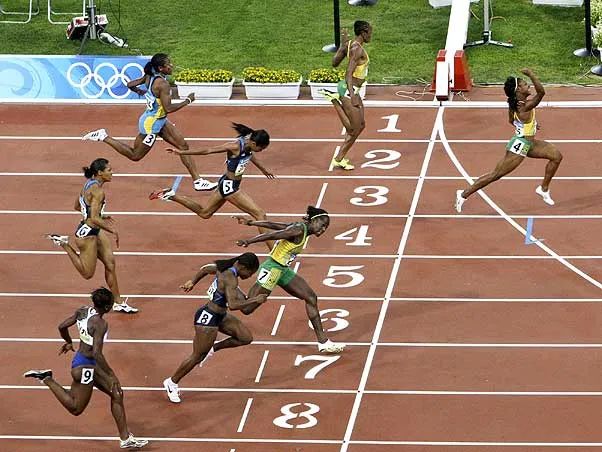 第一女飞人爆火！10.67秒再夺冠！生娃被劝退役，复出还是王者…