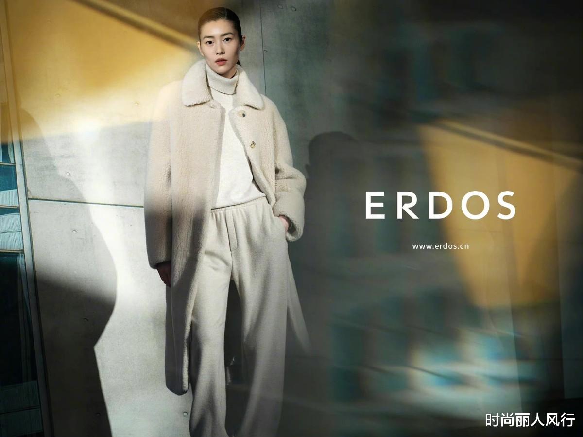 华为|刘雯这次回归排场真大！新恋情绯闻曝光，穿职场装拍广告抢足风头