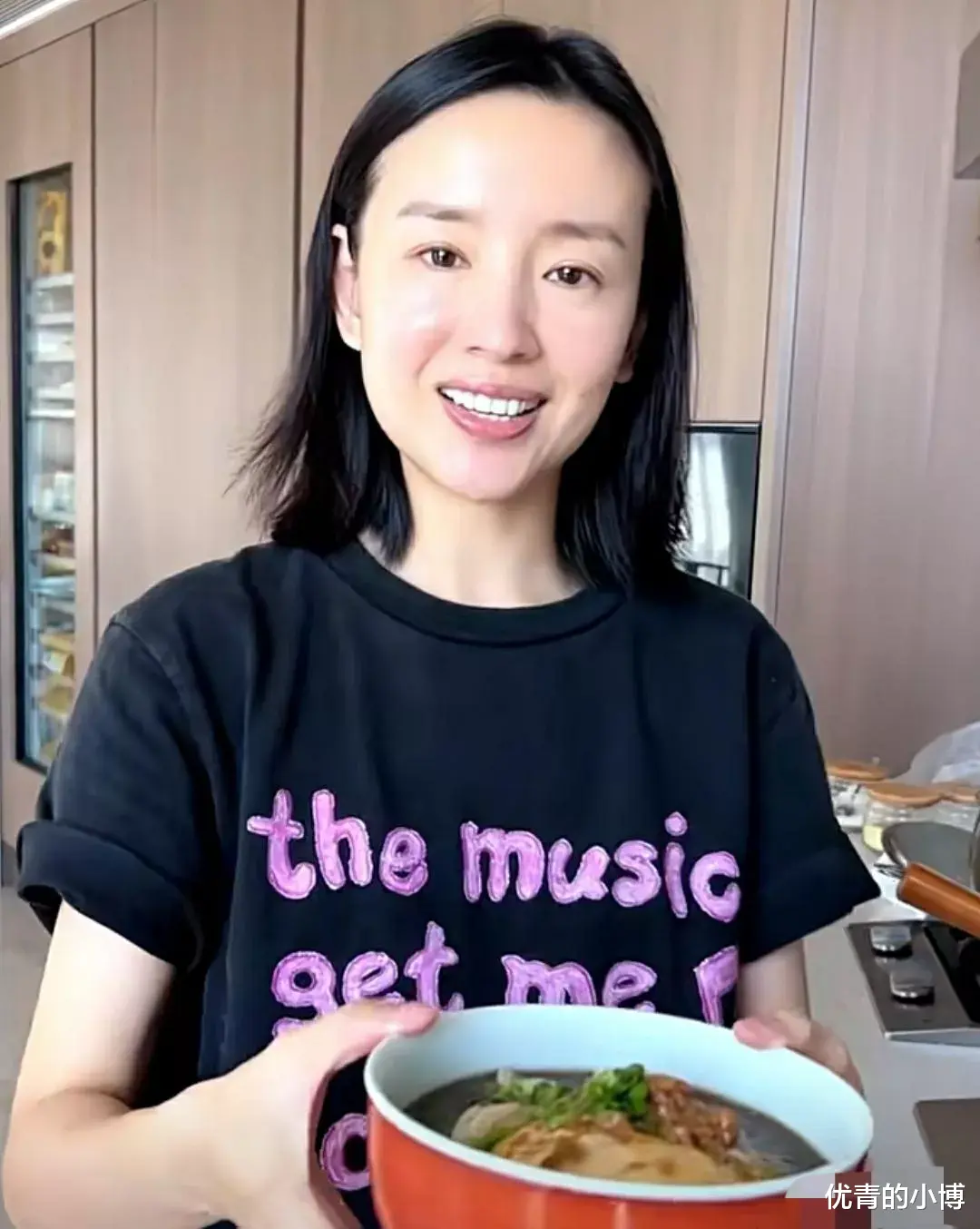 |董洁喜当美食主播引8万人围观，被赞贤妻良母好女人