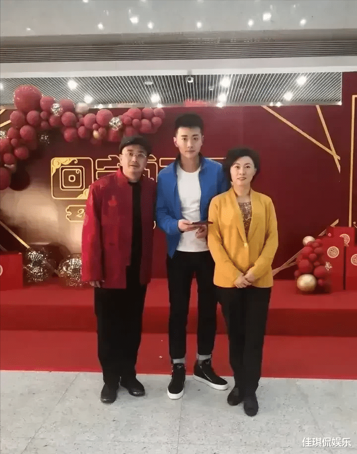 赵海燕|赵海燕生活中与戏中截然不同,依然十分年轻漂亮,有气质!