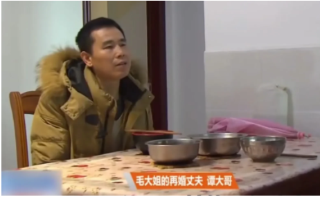 丈夫刚离世不久妻子就选择改嫁,在得知前公婆家要拆迁,于是就带着现任的丈夫回来争房产