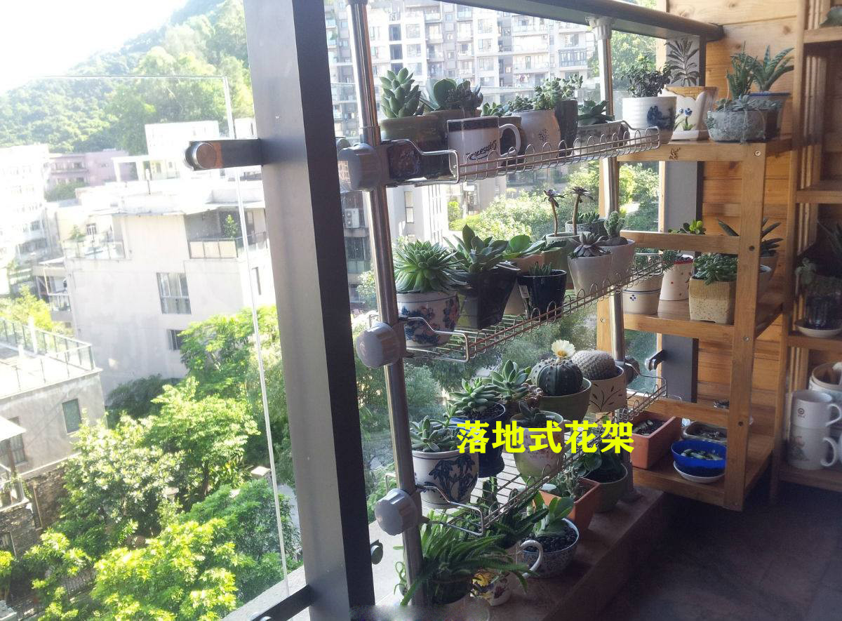 住12楼，我在阳台外搭不锈钢花架，楼下业主：天天看着心慌必须拆！