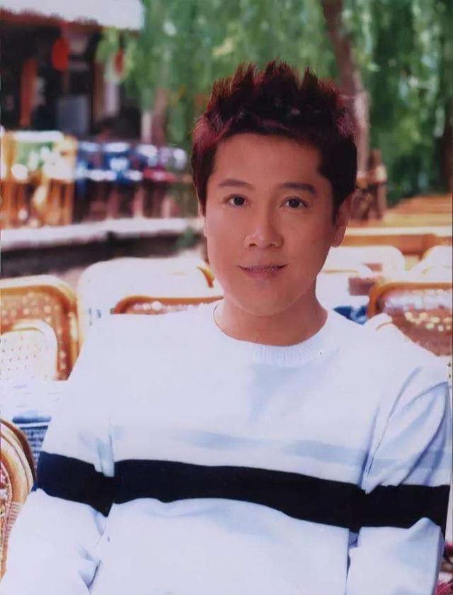 蔡国庆|蔡国庆:娶了粉丝当老婆,为给老婆安全感,十几年来每年买钻戒