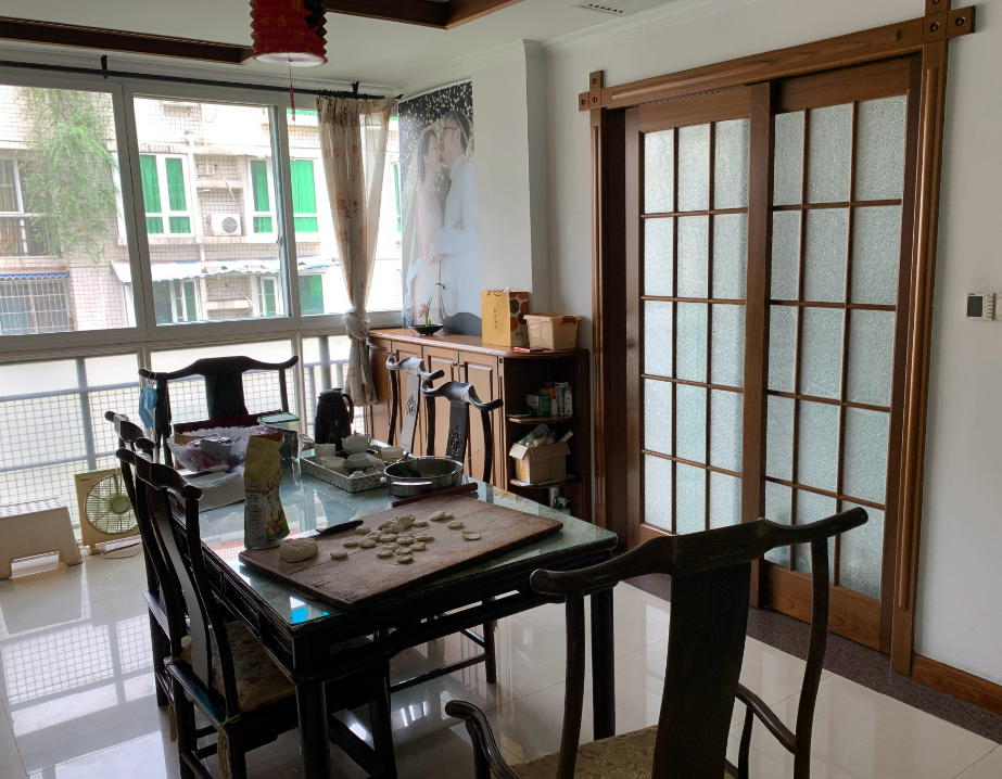 欧阳奋强|欧阳奋强家中做饭遇地震！饺子面皮摆满一大桌，震感强烈不敢出门