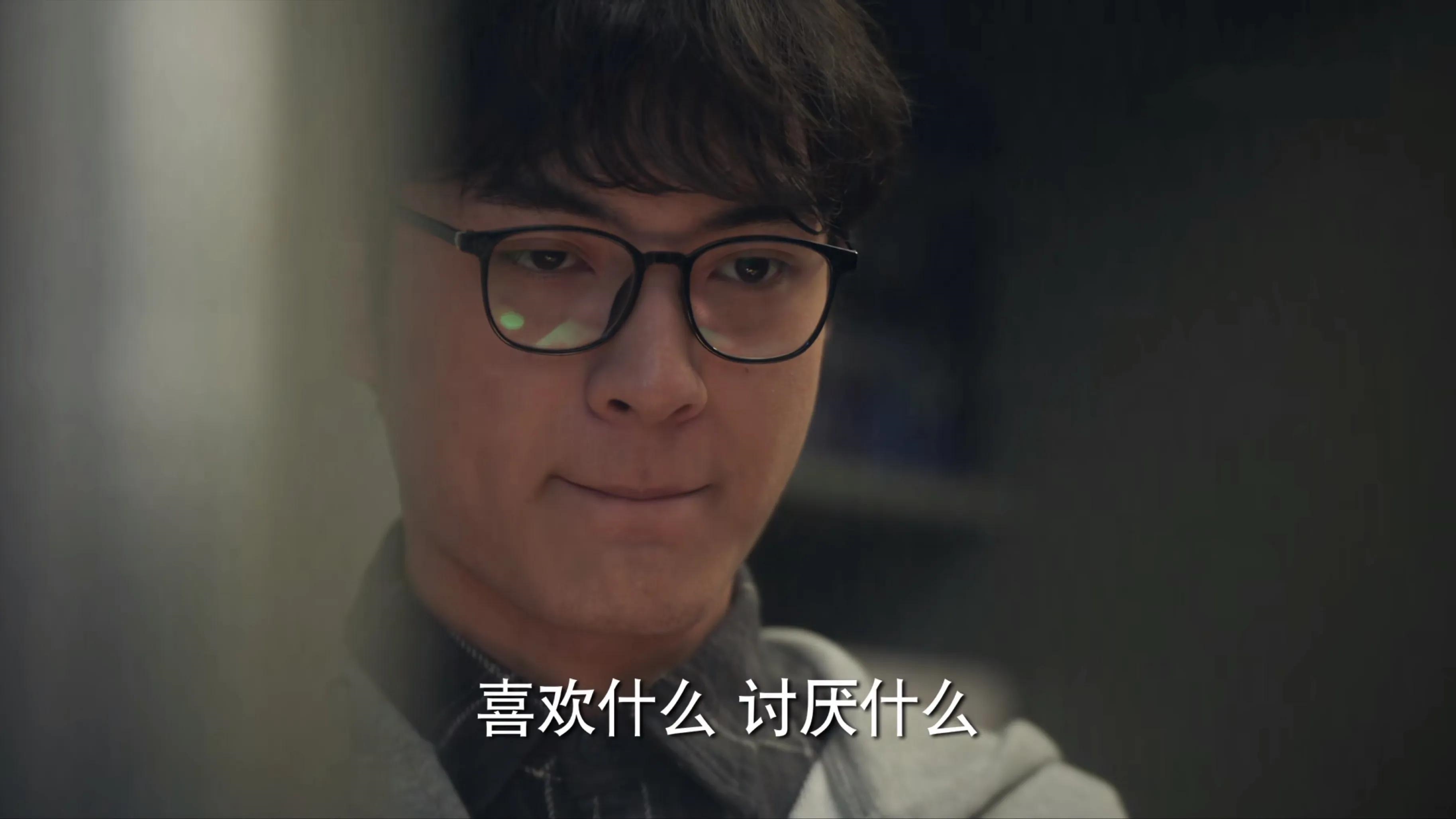《底线》:妈宝男弑母藏冰箱,疯玩数月自首,坦言母亲活该