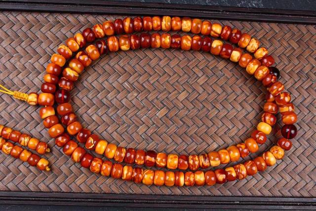 文玩|蜜蜡烤色做旧当老蜡卖算不算作假?文玩圈子里你不知道的那些事儿