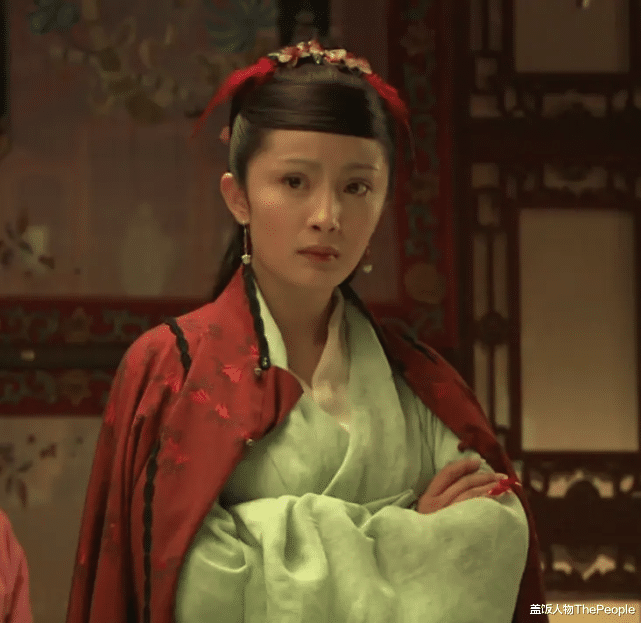 阿Sa|同样头插羽毛，蔡卓妍灵动、周迅美成经典，杨幂“晴雯”太辣眼