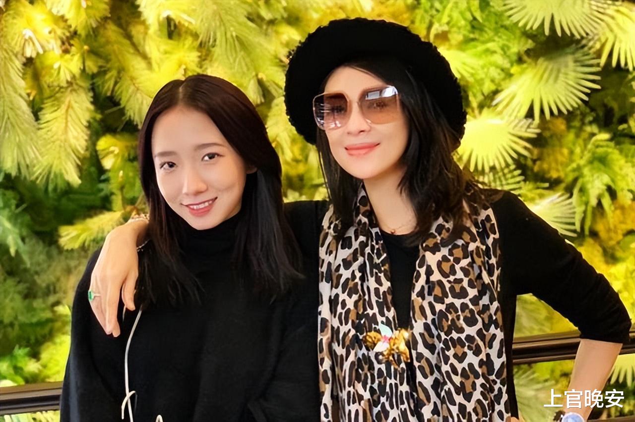 孟美岐|演员与爱豆颜值差距有多大?孟美岐次次都输,男爱豆成“土挫丑”