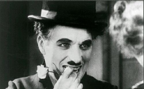 卓别林|喜剧之王卓别林爱喝茅台酒？周总理宴请卓别林吃烤鸭