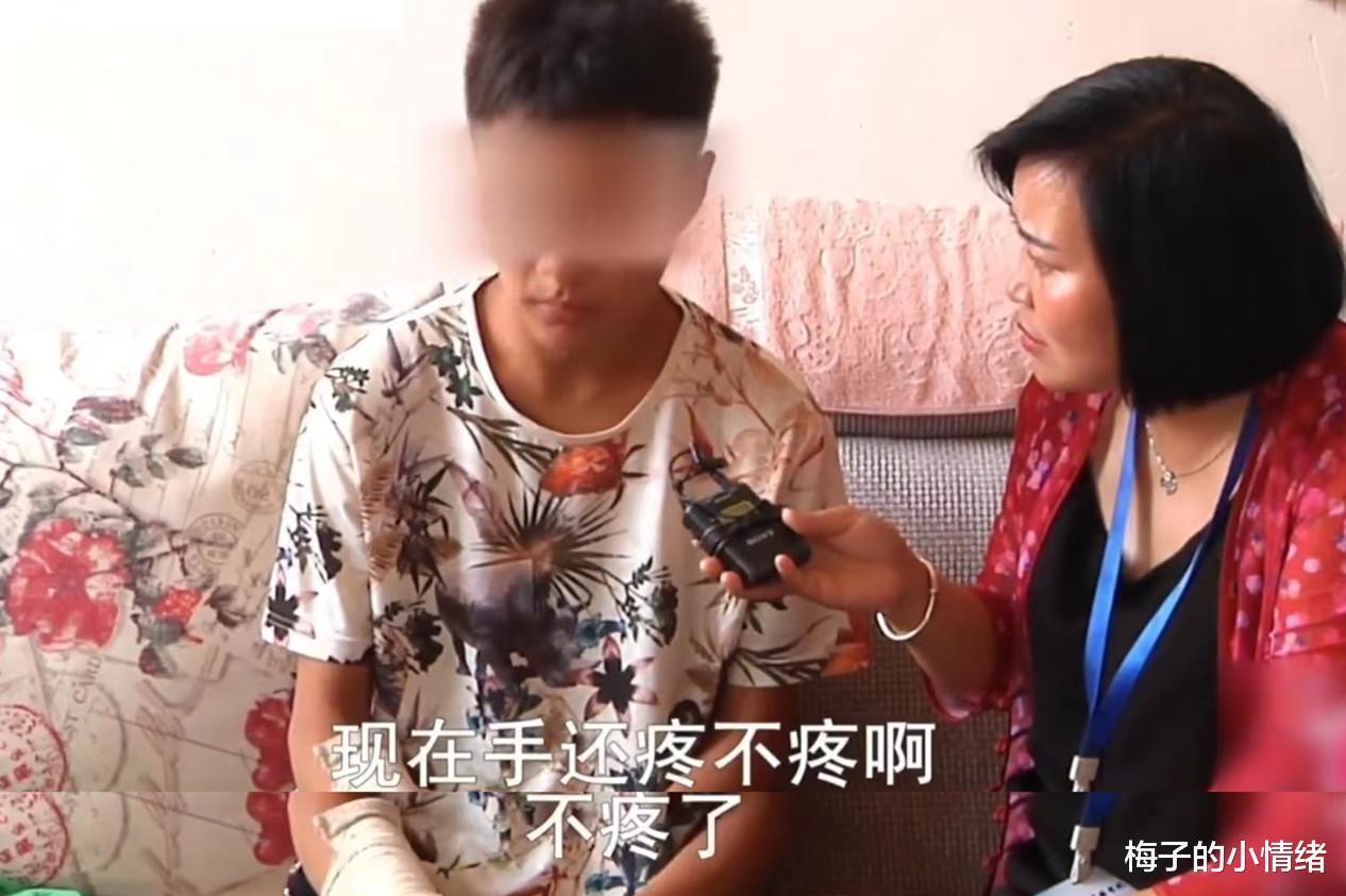 回顾母亲为真爱抛弃年幼孩子,儿子辍学寻母多年,丈夫:我不怪她