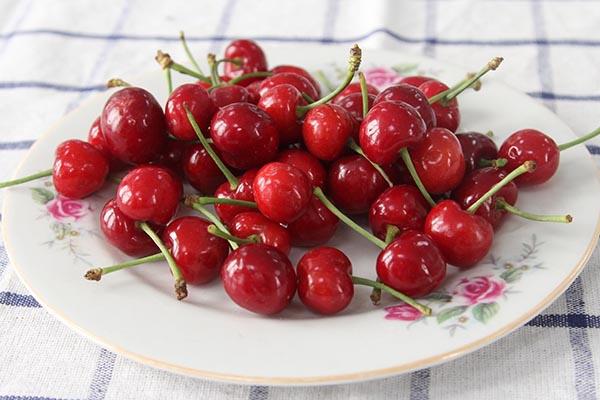 痛风|几种食物可能是尿酸克星，痛风患者可以经常食用，快为爸妈们收藏