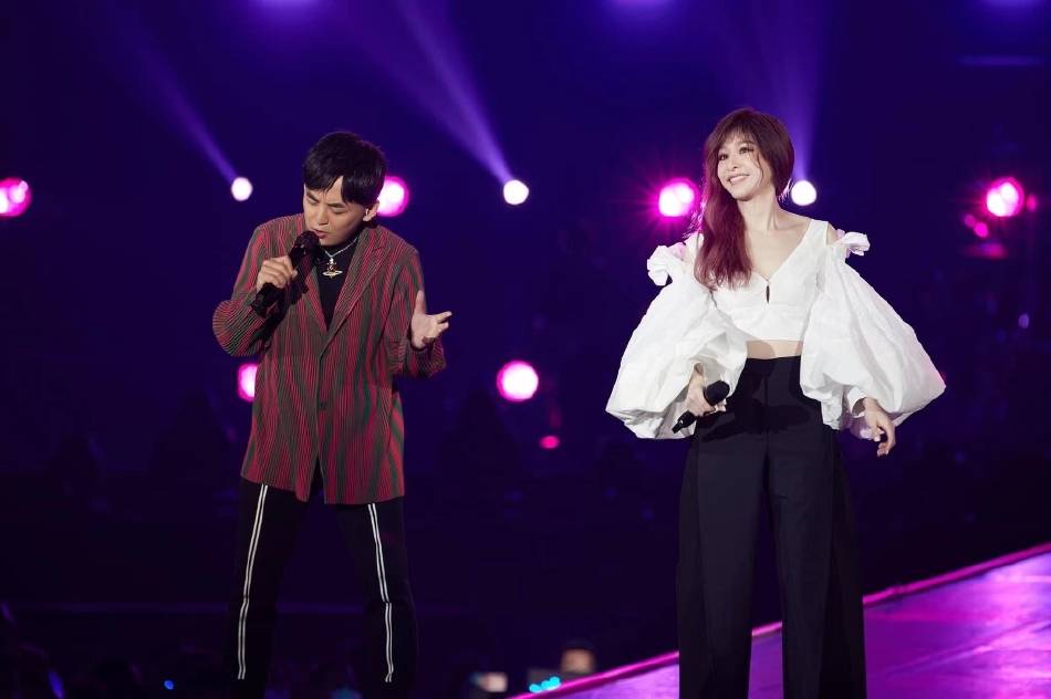 王心凌|甜心教主王心凌演唱会举行 穿短裙热舞大秀好身材