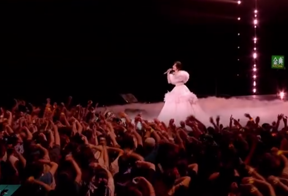 王心凌|王心凌在浪姐唱《当你》,钟欣潼张天爱落泪,吴谨言的点评引热议